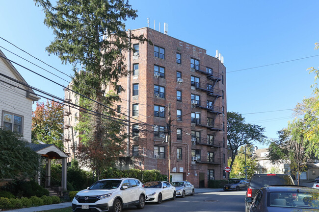 83-09 122nd St in Kew Gardens, NY - Foto de edificio - Building Photo