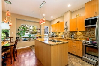 1055 Riverwood Gate in Port Coquitlam, BC - Building Photo - Building Photo