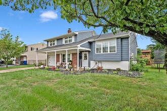 46 Evergreen Ln in Burlington, NJ - Building Photo - Building Photo