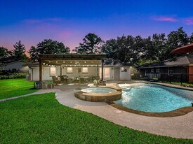 712 Barbara St in Tomball, TX - Building Photo