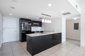 665 NE 25th St in Miami, FL - Building Photo - Building Photo
