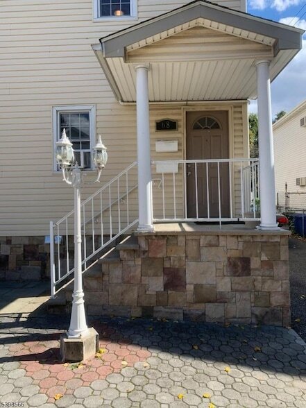 68 Cottage Pl, Unit 1 in East Rutherford, NJ - Building Photo - Building Photo
