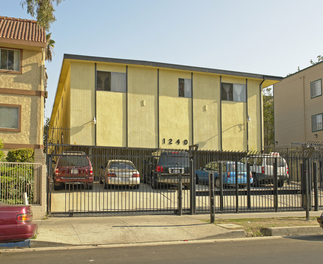 1240 S Norton Ave in Los Angeles, CA - Foto de edificio - Building Photo