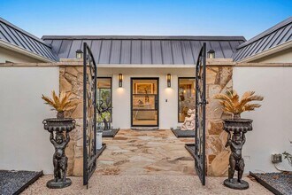 1027 Challenger in Lakeway, TX - Building Photo - Building Photo