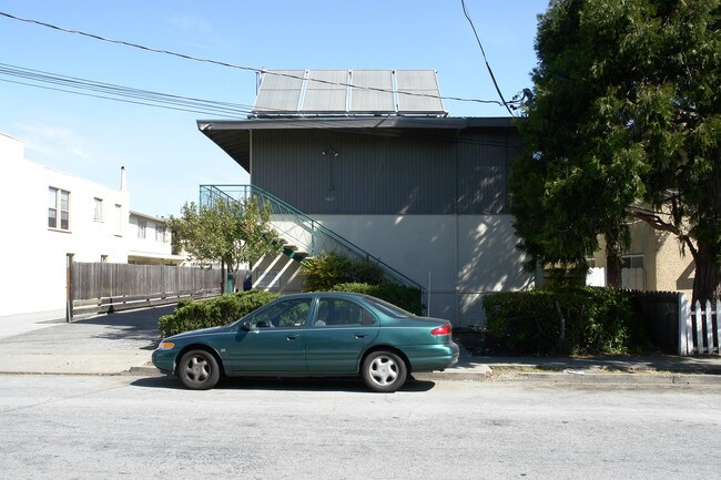 1617 Hess Rd in Redwood City, CA - Building Photo - Building Photo