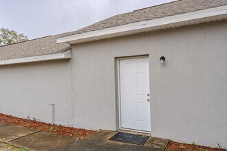 129 W Church St in Oak Hill, FL - Foto de edificio - Building Photo