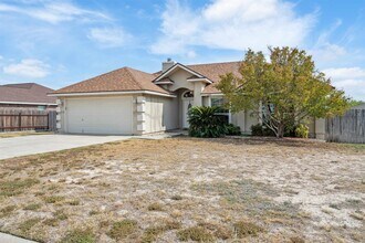 208 Ramon Cardenas Dr in Del Rio, TX - Building Photo - Building Photo