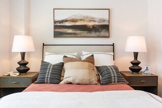 Spring Street Apartments in Greensboro, NC - Foto de edificio - Building Photo