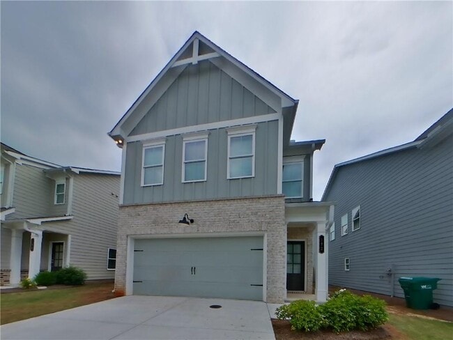 property at 112 E Rdg Wy