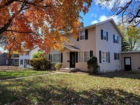 903 S Main St in River Falls, WI - Building Photo