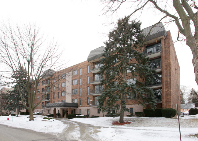 1551 Ashland Ave in Des Plaines, IL - Foto de edificio - Building Photo