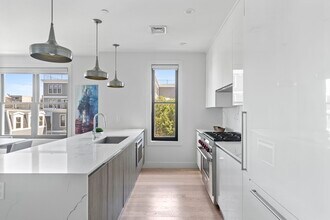 586 E 3rd St in Boston, MA - Foto de edificio - Building Photo