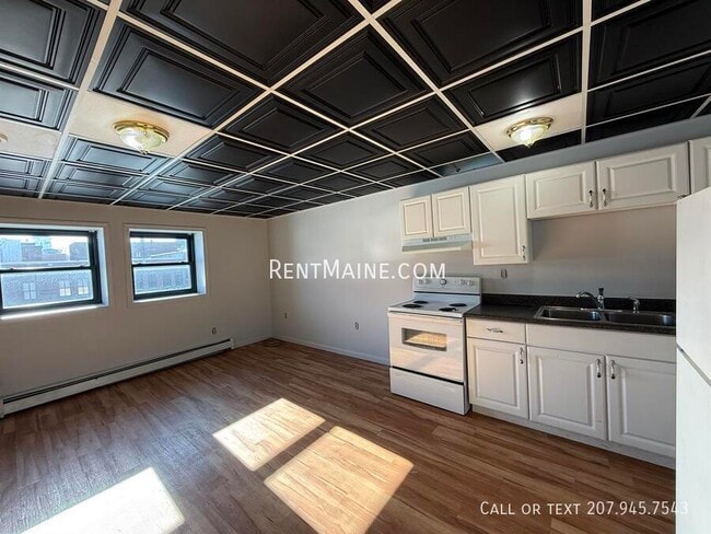 35 Main St, Unit 44 in Bangor, ME - Foto de edificio - Building Photo