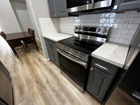 2425 Augusta Dr in Houston, TX - Building Photo