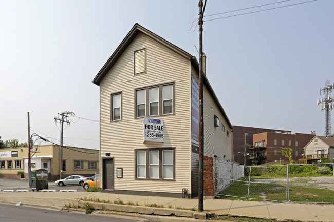 1704 W Fullerton Ave in Chicago, IL - Building Photo - Building Photo