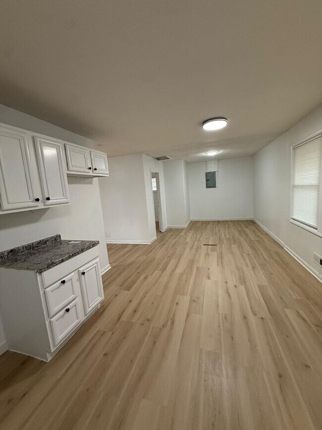 11015 Cambridge Ave in Kansas City, MO - Building Photo - Building Photo