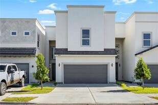 21 Dorado Dr in Alton, TX - Building Photo