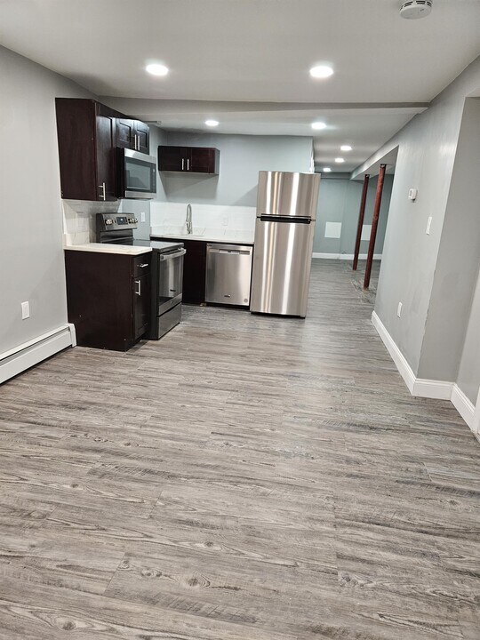 44 Glendale St, Unit B in Everett, MA - Building Photo