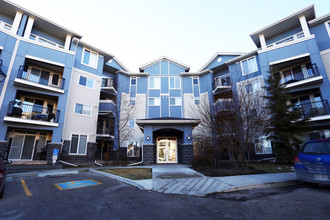 120-160 Country Village Cir NE in Calgary, AB - Building Photo - Building Photo