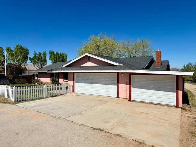 5527 W Avenue M2 in Lancaster, CA - Building Photo - Building Photo