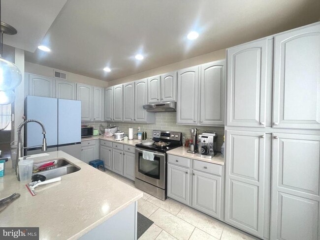 4036 Royal Lytham Dr in Fairfax, VA - Building Photo - Building Photo