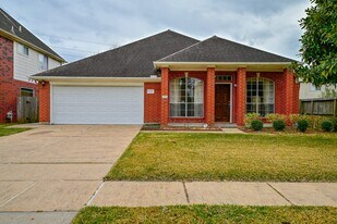 12227 Meadowglen Dr in Stafford, TX - Building Photo