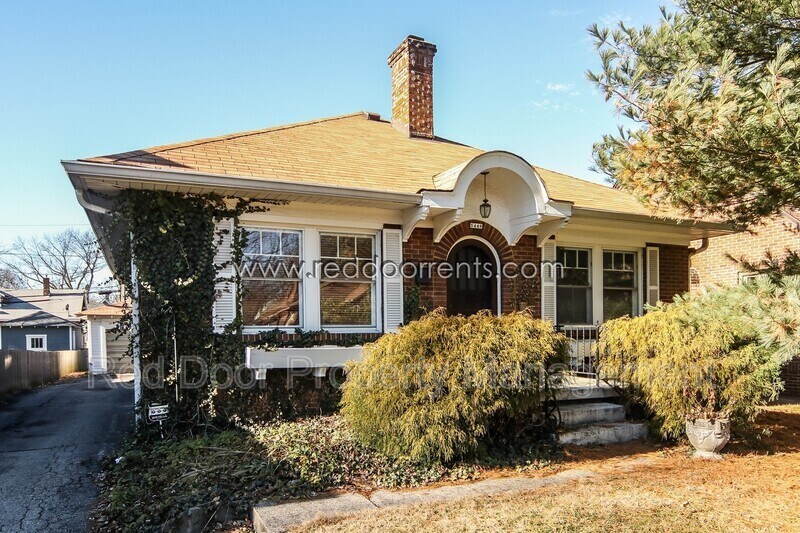 5440 Carrollton Ave in Indianapolis, IN - Building Photo