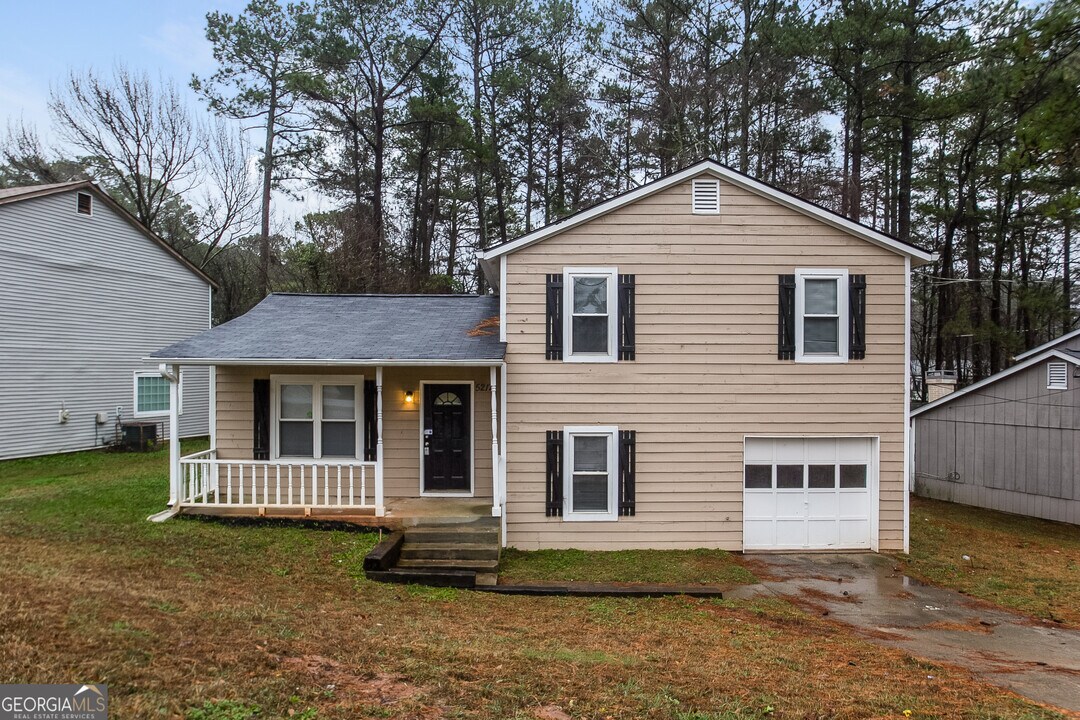 5217 Scarbrough Ln in Stone Mountain, GA - Foto de edificio