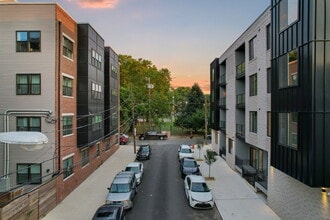 2625 W Jefferson St, Unit 402 in Philadelphia, PA - Building Photo - Building Photo