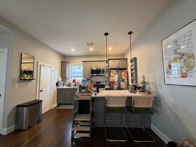 153 Almy St, Unit 1 in Providence, RI - Foto de edificio - Building Photo