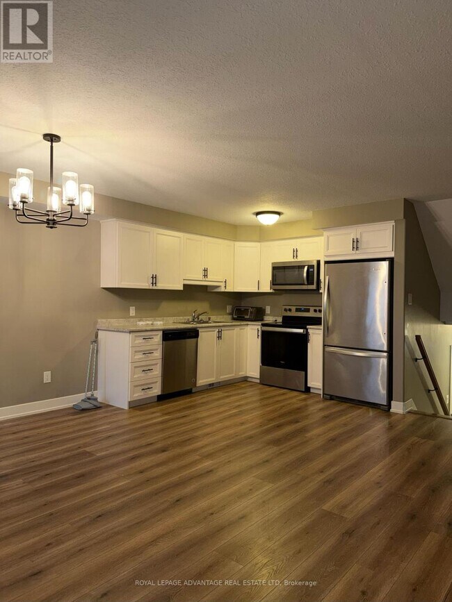 5 Staples Blvd in Smiths Falls, ON - Building Photo - Building Photo