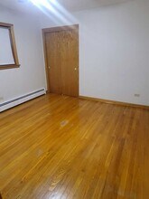 8205 S Spaulding Ave in Chicago, IL - Building Photo - Building Photo