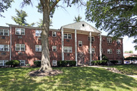 Yorkshire House Apartments in York, PA - Building Photo - Building Photo