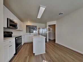 7505 Fossil Lake Dr in Arlington, TX - Foto de edificio - Building Photo