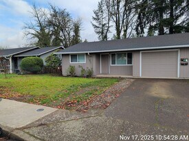 1054 SE Willow St in McMinnville, OR - Building Photo