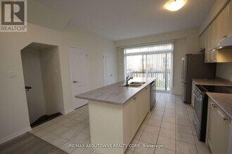 243 Gillespie Dr in Brant, ON - Building Photo - Building Photo