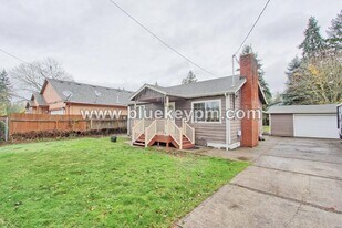 140 NE 156th Ave in Portland, OR - Building Photo
