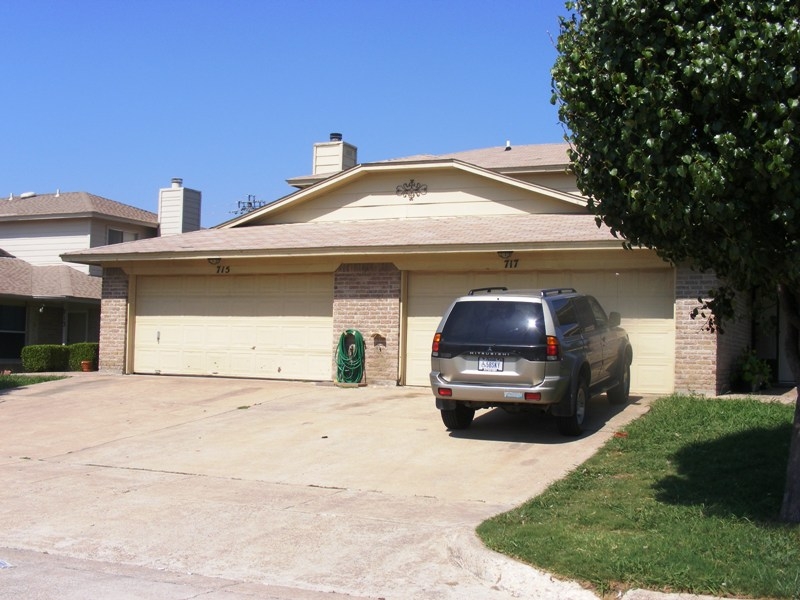 715 Lariat Ln in White Settlement, TX - Building Photo