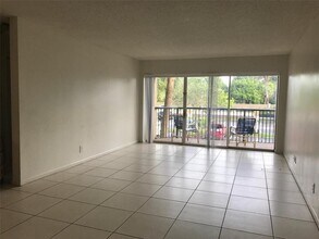 8821 Wiles Rd in Coral Springs, FL - Building Photo - Building Photo