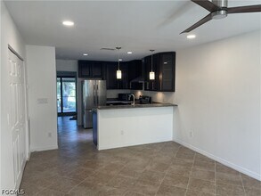 13502 Siesta Pines Ct in Ft. Myers, FL - Building Photo - Building Photo