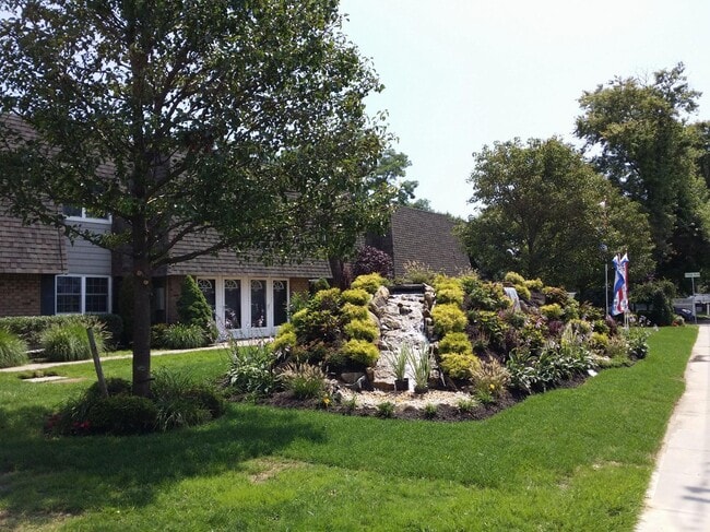 16 Philip Walk in Babylon, NY - Building Photo - Building Photo