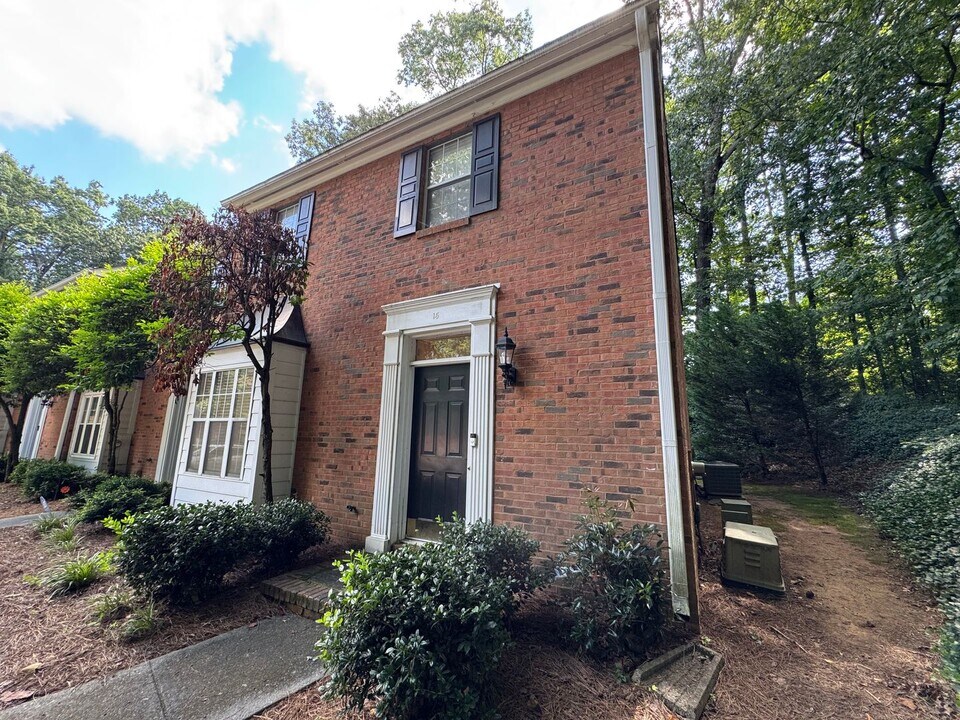 1160 Windsor Pkwy in Sandy Springs, GA - Building Photo