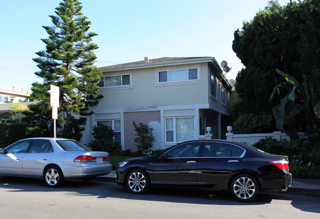 217 Cypress Dr in Laguna Beach, CA - Building Photo