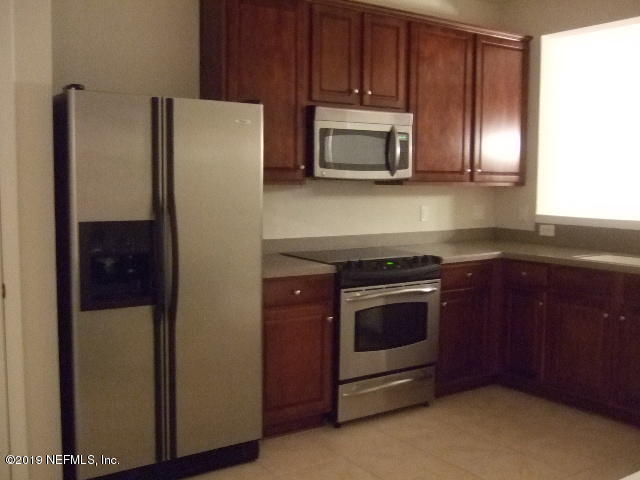 7002 Roundleaf Dr in Jacksonville, FL - Foto de edificio - Building Photo