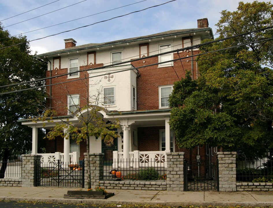 10-12 Breed St in East Boston, MA - Foto de edificio