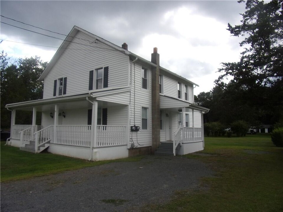 16 Airport Rd in Huguenot, NY - Building Photo