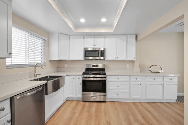 property at 989 W Imperial Hwy