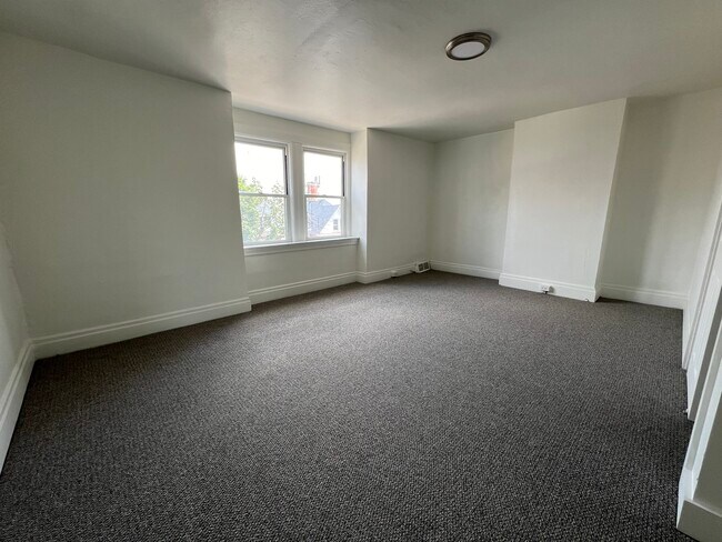 821 Collins Ave, Unit #2 in Pittsburgh, PA - Building Photo - Building Photo