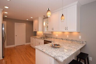 5116 N Hollywood Ave in Whitefish Bay, WI - Building Photo - Building Photo