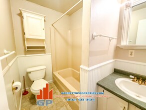 311 Sherwood Square in Essex Junction, VT - Building Photo - Building Photo